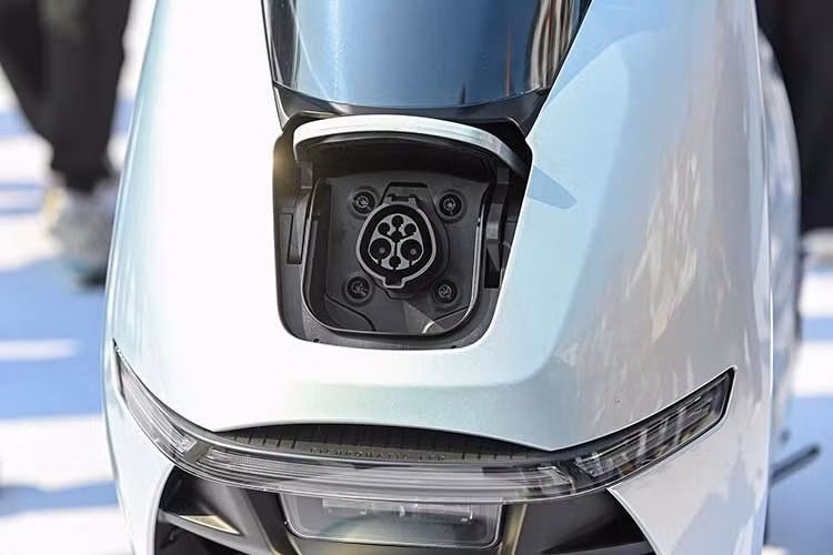 Nếu mức giá xe máy điện Honda UC3 được xác nhận chính thức, đây sẽ là nỗ lực rất lớn của hãng xe Nhật Bản khi con số này chỉ bằng một nửa so với giá niêm yết tại thị trường Thái Lan (khoảng 110 triệu đồng).