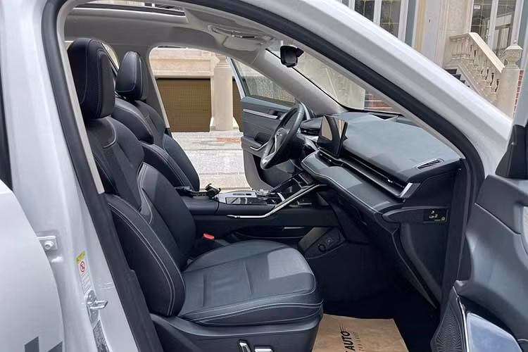 Việc Haval H6 thường xuyên được hạ giá cũng không quá bất ngờ. Một phần nguyên nhân là do xe được định giá khá cao ngay từ thời điểm ra mắt. Bên cạnh đó là tâm lý e ngại với xe Trung Quốc của phần lớn người tiêu dùng Việt. Đó là còn chưa kể đến việc Haval là thương hiệu xa lạ với người Việt.