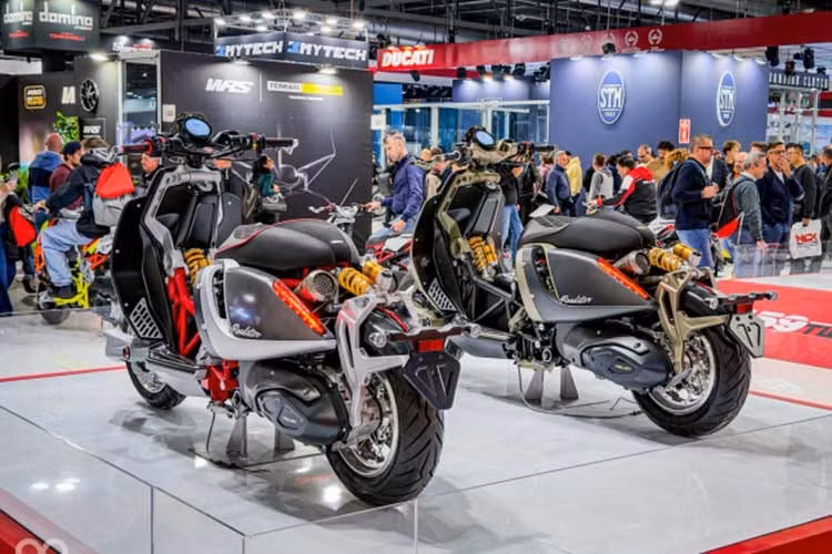 Mẫu xe tay ga Italjet Roadster 400 Limited Edition phiên bản đặc biệt này từng được giới thiệu lần đầu tại Triển lãm EICMA 2025 và nhanh chóng thu hút sự chú ý nhờ triết lý thiết kế đề cao nét đẹp cơ khí thuần túy.
