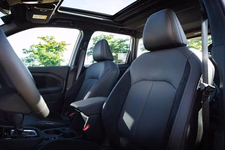Hiện tại, thông tin chi tiết về cấu hình của Subaru Forester hybrid 2026 dành cho thị trường Việt Nam vẫn chưa được công bố. Tuy nhiên, tại Nhật Bản, phiên bản này gần như giữ nguyên thiết kế so với bản chạy xăng, từ ngoại thất đến nội thất.