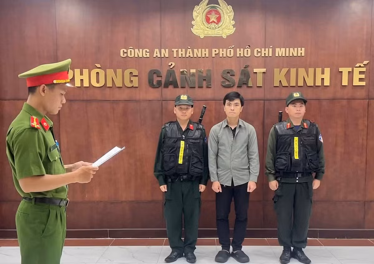Lưu Phát Thuận tại cơ quan công an.