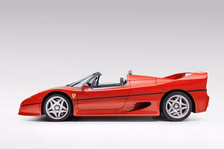 Ferrari F50 số khung gầm 107165 này là chiếc xe thứ 334 trong tổng số 349 chiếc. Đây cũng là một trong những phiên bản hoàn thiện cuối cùng của dòng xe này.