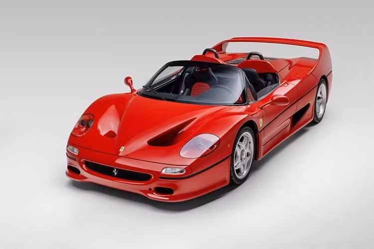 Chiếc siêu xe Ferrari F50 sản xuất năm 1997 chỉ lăn bánh vỏn vẹn 106 dặm (107,59 km) kể từ khi xuất xưởng chính thức bước lên sàn đấu giá Broad Arrow với số tiền kỳ vọng vượt mốc 20 triệu USD (quy đổi khoảng 517 tỷ đồng).