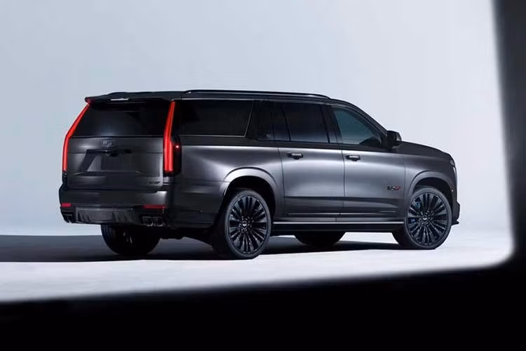 Tại thị trường Mỹ, Cadillac Escalade-V 125th Anniversary Collector Series có giá khởi điểm từ 239.000 USD (tương đương khoảng 6,17 tỷ đồng), đã bao gồm phí vận chuyển.