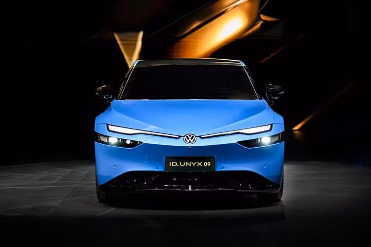 Tại thị trường Trung Quốc, Volkswagen ID. Unyx 09 có cả cấu hình dẫn động cầu sau RWD với 1 mô-tơ điện lẫn dẫn động 4 bánh AWD với 2 mô-tơ điện. Phiên bản RWD sử dụng mô-tơ điện đồng bộ nam châm vĩnh cửu đặt phía sau, cho công suất tối đa 230 kW (308 mã lực).