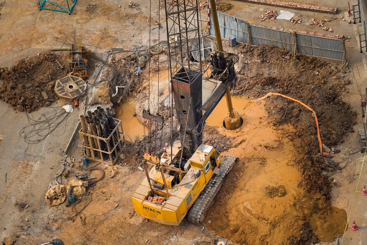 Việc huy động đồng bộ các thiết bị chuyên dụng được đánh giá là bước chuẩn bị quan trọng, tạo tiền đề để triển khai các hạng mục xây dựng theo đúng tiến độ đề ra.