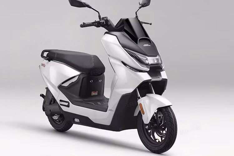 Đáng chú ý, đơn vị nhập khẩu Honda Sundiro DM8B cũng đang chuẩn bị đưa về mẫu Honda E-VO, dự kiến sẽ được bán ra trong vài tháng tới.