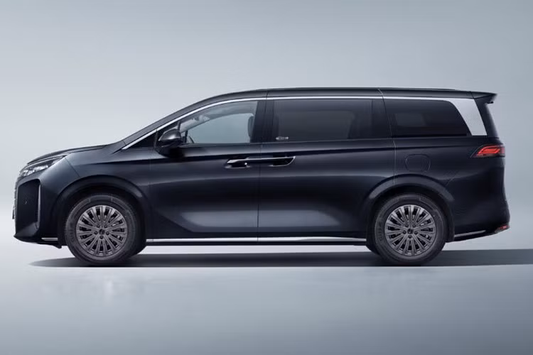 Mẫu xe BYD M9 2025 mới có kích thước Dài x Rộng x Cao lần lượt 5.145 x 1.970 x 1.805(mm), chiều dài cơ sở đạt 3.045 mm.
