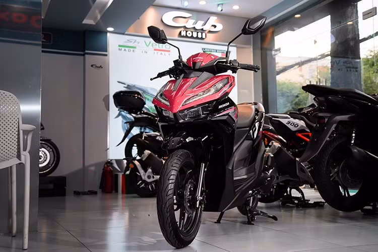 Sau hàng loạt cái tên như Honda Vario 160 Repsol, Honda Dash 125, Yamaha 135LC… Mới đây, đến lượt phiên bản mới của dòng xe tay ga thể thao Honda Vario 125 2025 mới nhập khẩu Malaysia được đưa về thị trường Việt Nam.