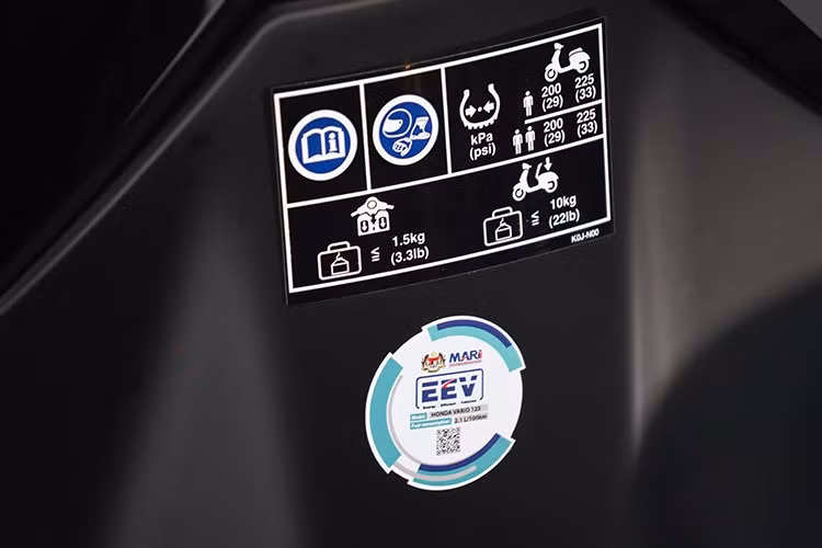 So với động cơ trên Vario 125 do HVN phân phối, động cơ Honda Vario 125 "Made in Malaysia" có công suất tương đương nhưng lực kéo nhỉnh hơn khoảng 1 Nm. Xe được chứng nhận là Xe Tiết kiệm Năng lượng (EEV) và đạt xếp hạng ba sao của Chương trình Đánh giá Xe máy Malaysia (MyMAP) và tiêu thụ chỉ 2,1 lít xăng/100 km.