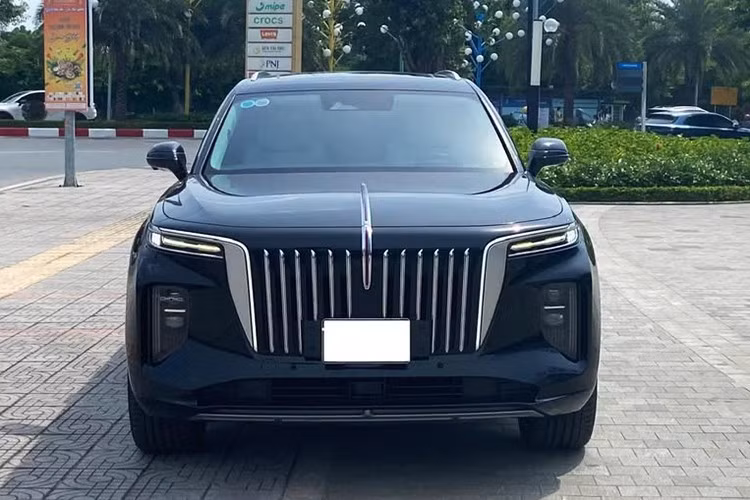 Dù được định vị là SUV điện hạng sang, Hongqi E-HS9 lại gặp nhiều bất lợi tại thị trường Việt Nam. Một trong số đó là thương hiệu Hongqi vẫn còn xa lạ với phần lớn người tiêu dùng trong nước.
