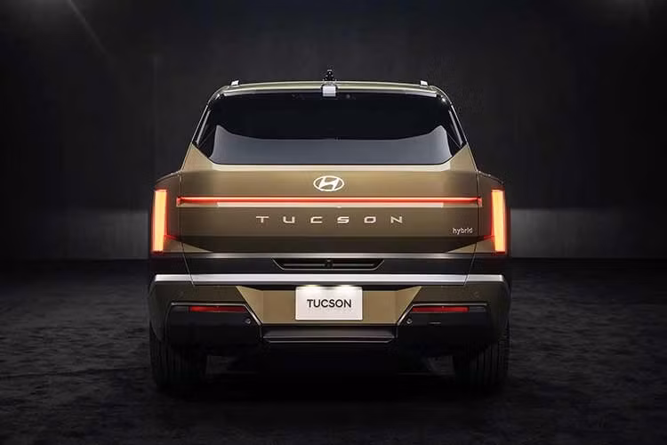 Khoang nội thất của Hyundai Tucson 2027 mới đã được thiết kế theo hướng tối giản với các bề mặt phẳng và đường nét mềm mại. Màn hình vẫn đóng vai trò quan trọng nhưng không chi phối toàn bộ bảng táp-lô.