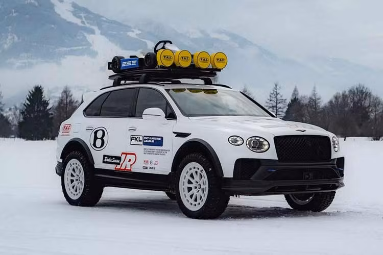 Bentley ra mắt Bentayga X Concept tại FAT Ice Race ở Zell am See. Chiếc Bentayga X Concept độc đáo này được phát triển nhằm kích thích nhu cầu off-road nâng cao hơn của Bentayga. Đặc biệt đây cũng là mẫu xe kỷ niệm sự khởi đầu của quan hệ đối tác FAT International.