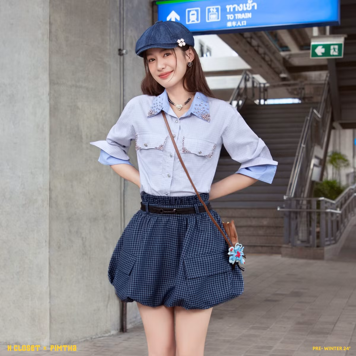 Trên trang cá nhân 4,7 triệu người theo dõi, Pimtha thường xuyên chia sẻ hình ảnh trong những trang phục nữ tính, dễ thương.