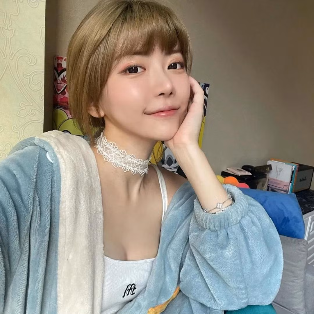 Sự trung thực và tự nhìn nhận này cho thấy sự tôn trọng của Dai Mei'er đối với nghề nghiệp và thái độ nghiêm túc để phát triển hơn trong tương lai.