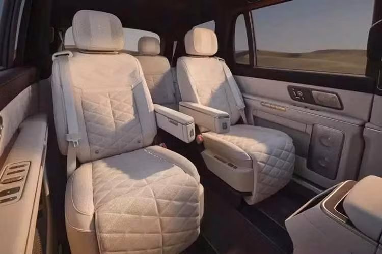 Tùy từng phiên bản, phạm vi hoạt động của mẫu SUV hạng sang cỡ lớn Nio ES9 chạy điện này sẽ đạt 580 km, 600 km hoặc tối đa khoảng 620 km sau một lần sạc - khá cao cho một mẫu xe SUV 3 hàng ghế hiện nay.