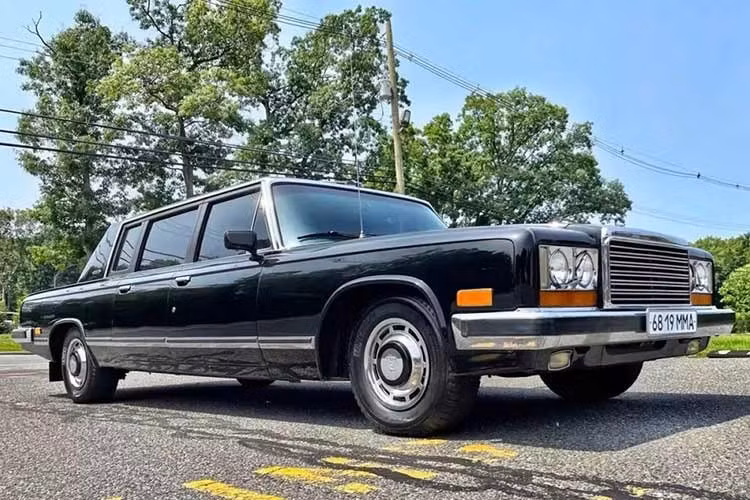 Ngày nay, Tổng thống Nga Vladimir Putin sử dụng mẫu limousine hiện đại hơn là Aurus Senat. Dù sở hữu mức độ sang trọng và công nghệ vượt trội, nhiều người cho rằng mẫu xe này vẫn không có được cá tính và sức hút đặc biệt như những chiếc ZIL cổ điển thời Liên Xô.