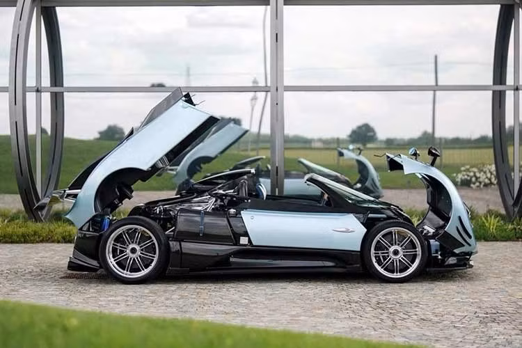 Nguyên bản của Zonda Cervino là phiên bản Roadster S. Khoảng 5 năm trước, xe được nâng cấp thiết kế từ bộ khung gầm và đặt tên gọi mới "Zonda Oliver Evolution Roadster".