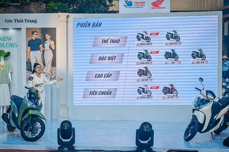 Tại Việt Nam, Honda Sh mode 2027 sẽ được bán thông qua hệ thống HEAD trên toàn quốc từ ngày 2/10/2026. Giá bán lẻ đề xuất đã bao gồm 10% thuế GTGT dao động từ 60,79 triệu đến 67,59 triệu đồng, tùy phiên bản.