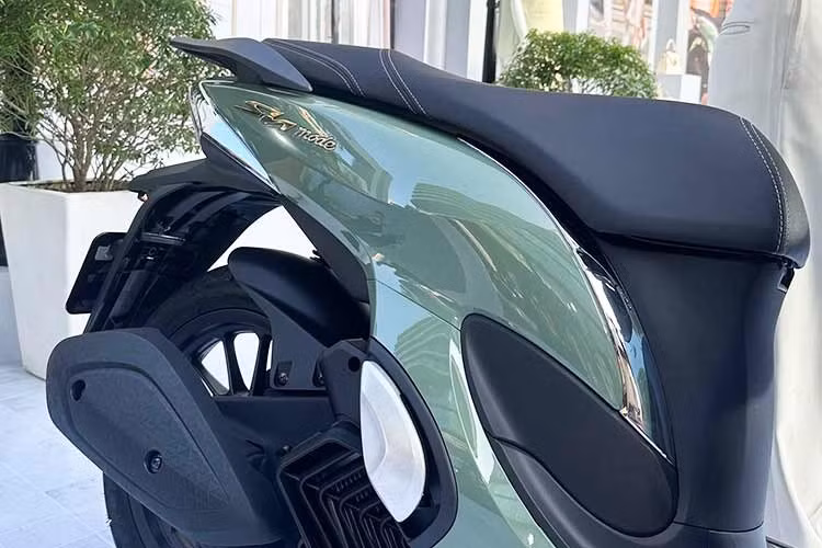 Honda SH Mode 2027 sở hữu hệ thống chống bó cứng phanh ABS cho bánh trước trên các phiên bản cao cấp. Hệ thống Smart Key cũng được bổ sung chức năng cảnh báo người sử dụng khi quên tắt khóa điện.