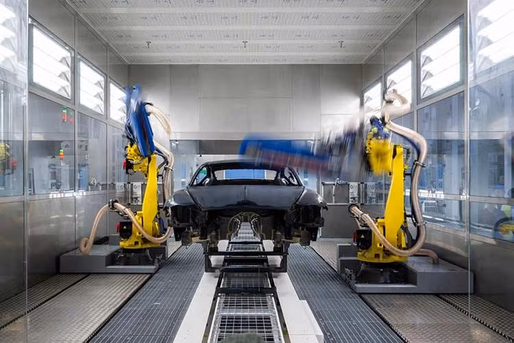 Màu sơn mới trên phiên bản độc bản Continental GT S mà Bentley gọi là "Spectraflair". Màu sơn mới là thành quả tổng hòa từ tất cả các kỹ thuật và công nghệ tân tiến nhất được tích hợp bên trong cơ sở mới.