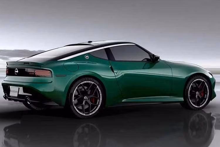 Ngoài hộp số mới, Z Nismo còn sở hữu hệ thống phanh trước lấy từ Nissan GT-R với đĩa phanh hai mảnh bằng sắt và nhôm. Thiết kế này giúp giảm khoảng 8,6 kg khối lượng, đồng thời cải thiện khả năng tản nhiệt khi vận hành ở cường độ cao. Hệ thống treo và vô-lăng cũng được Nissan tinh chỉnh nhằm nâng cao khả năng kiểm soát và cảm giác lái.