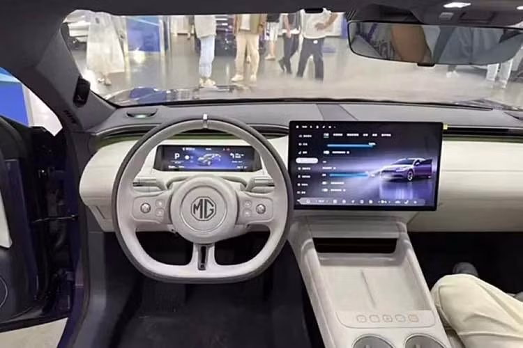 Theo nhà sản xuất, MG07 mới có thể di chuyển tối đa 840 km sau mỗi lần sạc. Ngoài ra, xe còn được hỗ trợ công nghệ sạc nhanh 5C, nhưng công suất sạc và thời gian sạc cụ thể vẫn chưa được SAIC MG công bố. Toàn bộ các phiên bản MG 07 đều được trang bị hệ thống treo điện từ thông minh mCDC có khả năng dự đoán mặt đường bằng trí tuệ nhân tạo (AI Preview).
