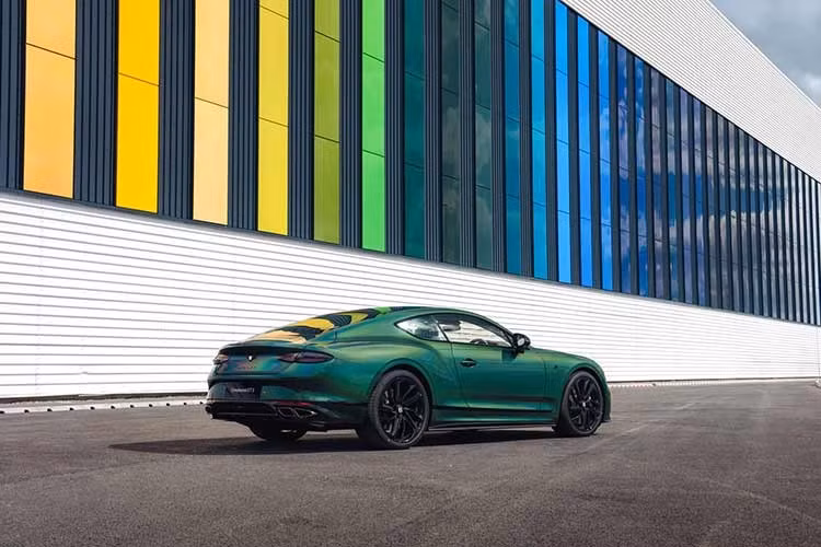 Để di chuyển các bộ thân xe trong quá trình sản xuất, Bentley sử dụng 10 hệ thống tự hành hướng dẫn (AGVs - Automated Guided Vehicles), biến đây trở thành xưởng sơn ôtô đầu tiên trên thế giới sử dụng các robot vận chuyển tự hành này.