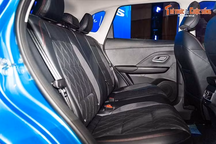 Về an toàn, MG ZS đạt chứng nhận 5 sao ANCAP. Gói an toàn chủ động MG Pilot gồm các tính năng: kiểm soát hành trình chủ động, phanh khẩn cấp tự động, cảnh báo tiền va chạm phía trước và phía sau, giữ làn khẩn cấp, cảnh báo lệch làn, hỗ trợ giữ làn, cảnh báo điểm mù, cảnh báo phương tiện cắt ngang phía sau...