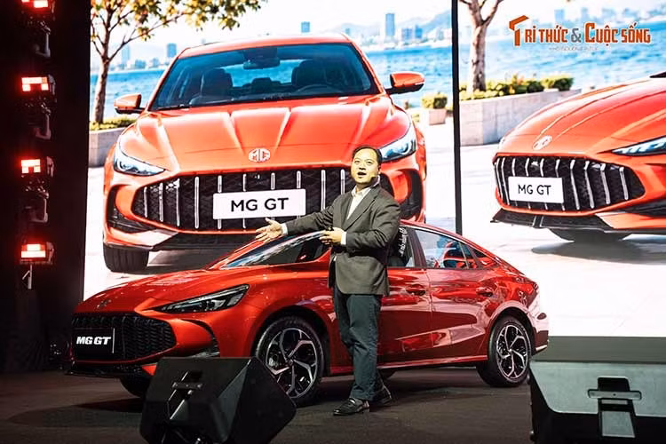 MG Việt Nam đã chính thức giới thiệu mẫu sedan thể thao MG GT thế hệ mới tại thị trường Việt Nam. Về cơ bản, đây là phiên bản nâng cấp giữa vòng đời của mẫu sedan hạng C MG5 hiện tại. Tuy nhiên thay vì "khai tử" MG5, hãng đã quyết định bán song song GT với mẫu cũ - ít nhất là ở thời điểm hiện tại.
