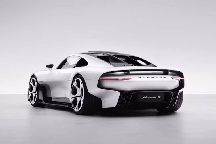 Mission S mang ngôn ngữ thiết kế chung với các mẫu xe thuộc gia đình Porsche. Ngôn ngữ thiết kế của Porsche là mang tính nhất quán, nguyên bản và vượt thời gian, các chi tiết làm tân tiến hơn.Thân xe mang các tỷ lệ đặc trưng như các vòm bánh trước làm nổi lên và thuôn dài như thuỷ lôi, đường mui chạy dài quyến rũ và tỷ lệ chiều rộng và chiều cao đầy ấn tượng.
