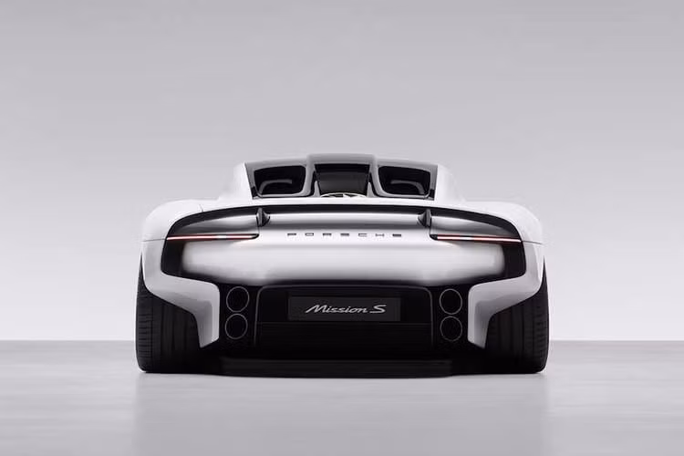 Porsche không công bố bất kỳ thông số động cơ hay hiệu năng. Tuy vậy, tại buổi ra mắt, Leiters cho biết nền tảng mới riêng của Porsche, có thể dùng động cơ đốt trong thuần túy, hybrid hoặc plug-in hybrid, đồng thời hỗ trợ cả hộp số sàn lẫn hộp số tự động kiểu PDK.