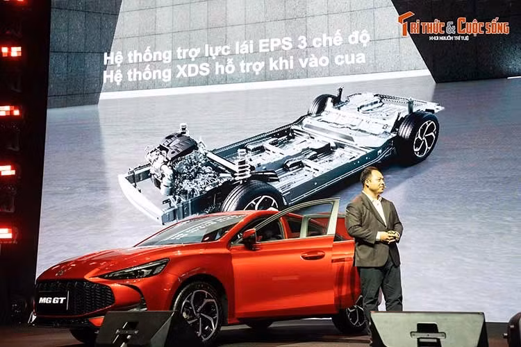 Về an toàn, MG GT 1.5T Premium được trang bị MG Pilot với các tính năng hỗ trợ người lái như kiểm soát hành trình thích ứng, cảnh báo tiền va chạm, phanh khẩn cấp tự động và hỗ trợ giữ làn khẩn cấp. Các trang bị khác gồm camera 360 độ, cảm biến đỗ xe phía sau, hệ thống cảnh báo áp suất lốp trực tiếp và cân bằng điện tử...