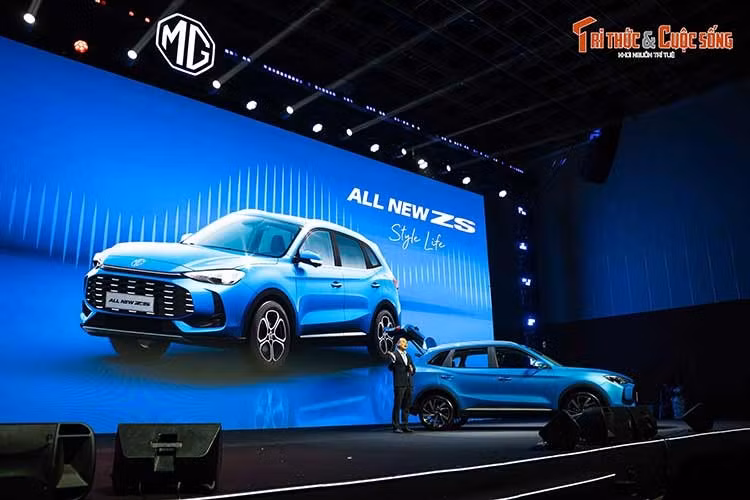 MG Việt Nam mới đẫ đã chính thức ra mắt mẫu SUV hạng B mang tên ZS thế hệ mới tại thị trường Việt Nam. Xe mở bán tại các đại lý toàn quốc với giá niêm yết 668 triệu đồng (đã bao gồm VAT) cùng chính sách hỗ trợ nhiên liệu trị giá 20 triệu đồng, bảo hành 10 năm và cứu hộ 24/7.