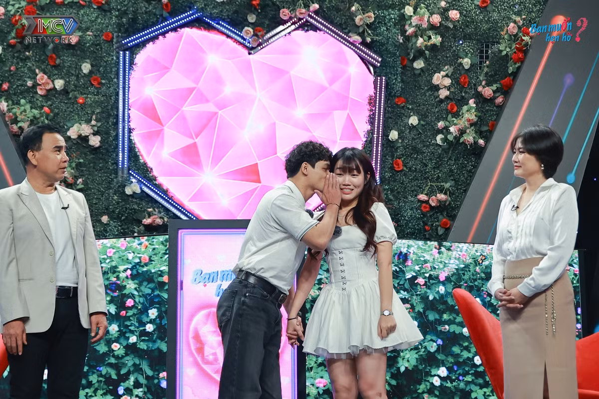 Trong chương trình, Quang Lợi cho biết đã trải qua nhiều mối tình. Có 1 mối tình gần đây kéo dài 6 năm - song đã chia tay do nhiều trục trặc về tài chính, quan điểm sống. Gu người yêu của Lợi là một cô gái hiện đại, hướng ngoại, tính cách thấu hiểu và quan tâm đối phương.