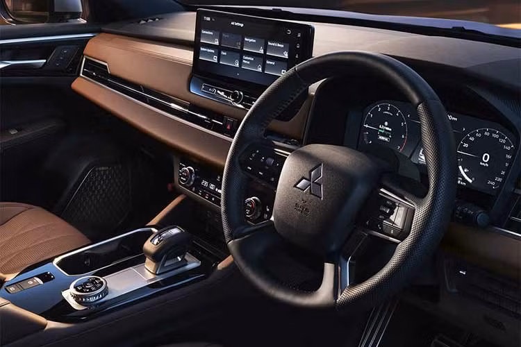 Tại Australia, Mitsubishi Outlander thế hệ mới sẽ vẫn sử dụng động cơ xăng hút khí tự nhiên 2.5L cho công suất 135 kW và mô-men xoắn 244 Nm, kết hợp hộp số CVT.