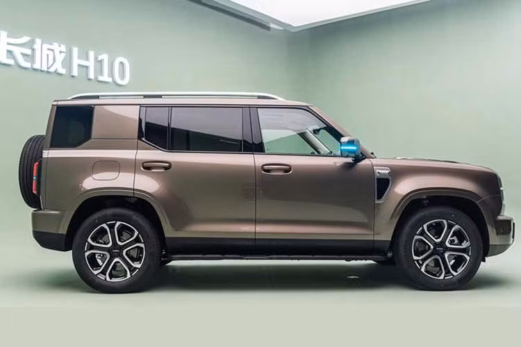 Haval GWM H10 là mẫu xe đầu tiên của thương hiệu này được xây dựng trên nền tảng kiến ​​trúc mô-đun GWM One . Nền tảng này cũng được sử dụng cho mẫu crossover Wey V9X vừa ra mắt gần đây . Điều đó có nghĩa là H10 là một chiếc xe có cấu trúc thân liền khối, không sử dụng khung gầm như trên Haval H9. Mặc dù có thân xe liền khối, GWM H10 vẫn được định vị là một chiếc SUV địa hình.