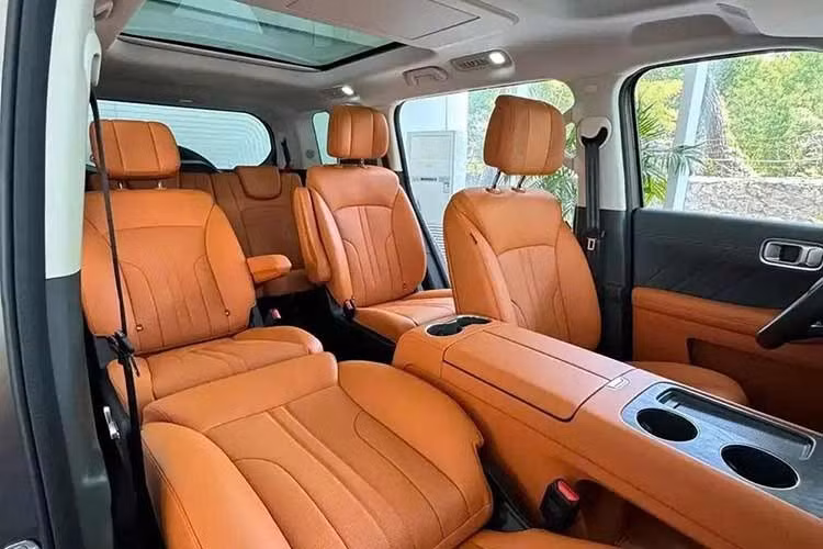 Haval GWM H10 sử dụng hệ truyền động hybrid sạc điện mang tên Hi4. Xe được trang bị động cơ đốt trong 4 xi-lanh, dung tích 1.5L tiêu chuẩn, sản sinh công suất tối đa 165 mã lực, kết hợp với hộp số DHT 4 cấp.