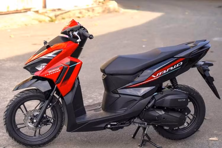 Trong đó, bản tiêu chuẩn dùng chìa khóa cơ có giá 44,8 triệu đồng, trong khi bản Honda Vario 125 2026 trang bị khóa thông minh smartkey có giá 46,9 triệu đồng đã bao gồm thuế giá trị gia tăng (VAT).