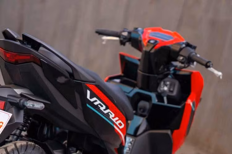 Honda Vario 125 2026 có tổng cộng 3 cấu hình là Sporty, Advance và Street, sẽ được bán ra tại thị trường Indonesia với mức giá lần lượt tương ứng là 24.410.000 Rp và 26.065.000 Rp (tương đương khoảng 38,5 và 41,2 triệu đồng).
