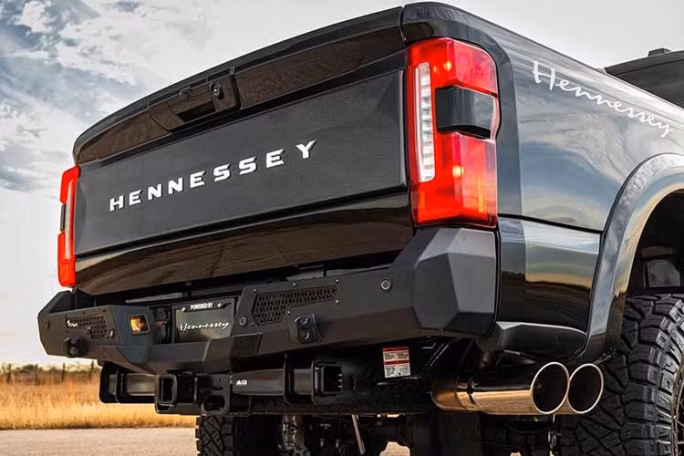 Thời gian bảo hành của gói nâng cấp lên cho cho chiếc Hennessey VelociRaptor 1200 F-250 đặc biệt này là 3 năm hoặc 36.000 dặm gần 58.000 km.