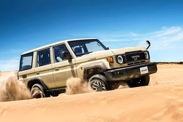 Với hai phiên bản Toyota Land Cruiser độc bản mang tên “Urban Style” tại sự kiện Field Style Tokyo 2026 lần này, hãng xe Nhật Bản với định hướng tái hiện dòng SUV địa hình theo phong cách phù hợp hơn với đô thị.