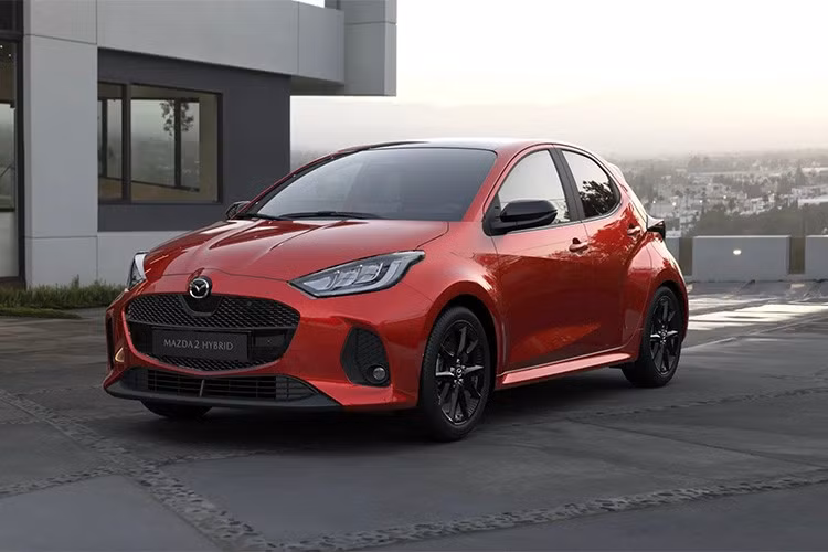 Trong khi đó, mẫu Mazda2 sử dụng công nghệ mild-hybrid do Mazda phát triển đang dần biến mất khỏi các cấu hình đặt xe tại nhiều thị trường châu Âu, làm dấy lên khả năng mẫu xe này sẽ bị khai tử tại khu vực. Tuy vậy, mẫu xe vẫn tiếp tục được bán tại Nhật Bản, Thái Lan và Australia.