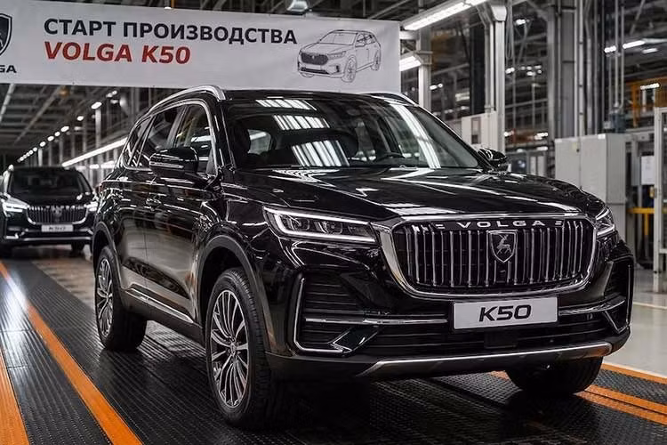 Volga là một cái tên quen thuộc trong ngành công nghiệp ôtô Nga, sau nhiều năm im lặng, hãng đang cố gắng trở lại. Ban đầu được sản xuất bởi GAZ, những chiếc xe Volga từng rất phổ biến khắp Liên Xô, thường được các quan chức chính phủ và làm taxi sử dụng. Hãng sản xuất ôtô này đã lên kế hoạch hồi sinh vào năm 2024 và thậm chí đã giới thiệu trước ba mẫu xe dựa trên nền tảng Changan được bán tại Trung Quốc.