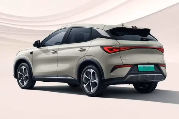 Hệ truyền động được nâng cấp kể trên dự kiến sẽ giúp BYD Atto 3 nổi bật hơn trong bối cảnh cạnh tranh ngày càng khốc liệt từ loạt đối thủ mới như Geely, MG, Leapmotor hay Great Wall Motor. Sự cạnh tranh này đã khiến BYD phải tham gia vào cuộc chiến giá cả không chỉ ở Trung Quốc mà còn tại các thị trường xuất khẩu.