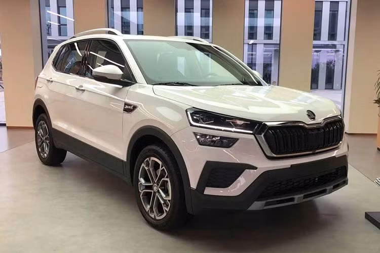 Một số nguồn tin cho biết, mẫu xe Skoda Kushaq 2025 mới dự kiến sẽ chính thức ra mắt thị trường Việt Nam vào ngày 28/6 tới đây. Dù Skoda Việt Nam chưa xác nhận, nhưng các thông tin về sản phẩm, giá bán và trang bị đã bắt đầu được hé lộ.