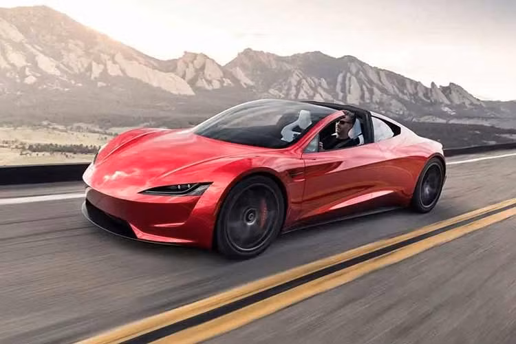 Mặc dù vậy, thiết kế hoàn chỉnh của mẫu siêu xe điện mui trần nhà Tesla vẫn chưa được công khai, đồng nghĩa với việc những khách hàng xuống tiền ở thời điểm hiện tại vẫn đang chấp nhận rủi ro khi đặt cọc cho một sản phẩm chưa chính thức lộ diện.