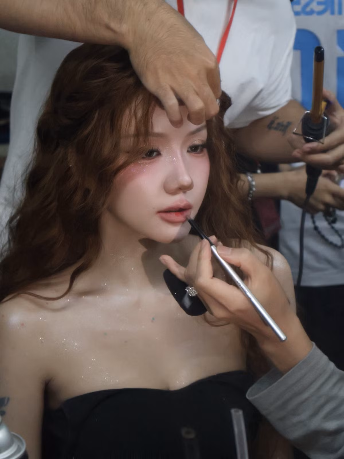 Khi tham gia Em Xinh Say Hi, đứng cạnh những “tân binh” kém tuổi, Phương Ly vẫn đẹp phát sáng và khó để nhận ra khoảng cách tuổi tác.