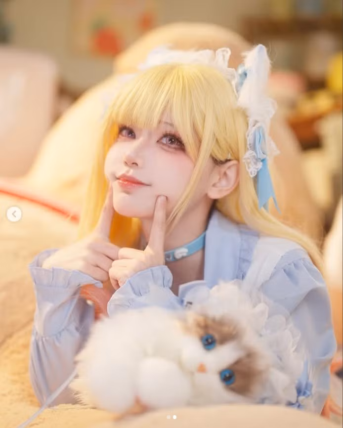 Mỗi lần nữ coser "trở mình", người xem lại phải rung rinh, xao xuyến. Nhìn vào khung cảnh nên thơ, ai cũng tưởng rằng Fleurdelys vừa mới tỉnh giấc trong thế giới thần thoại.
