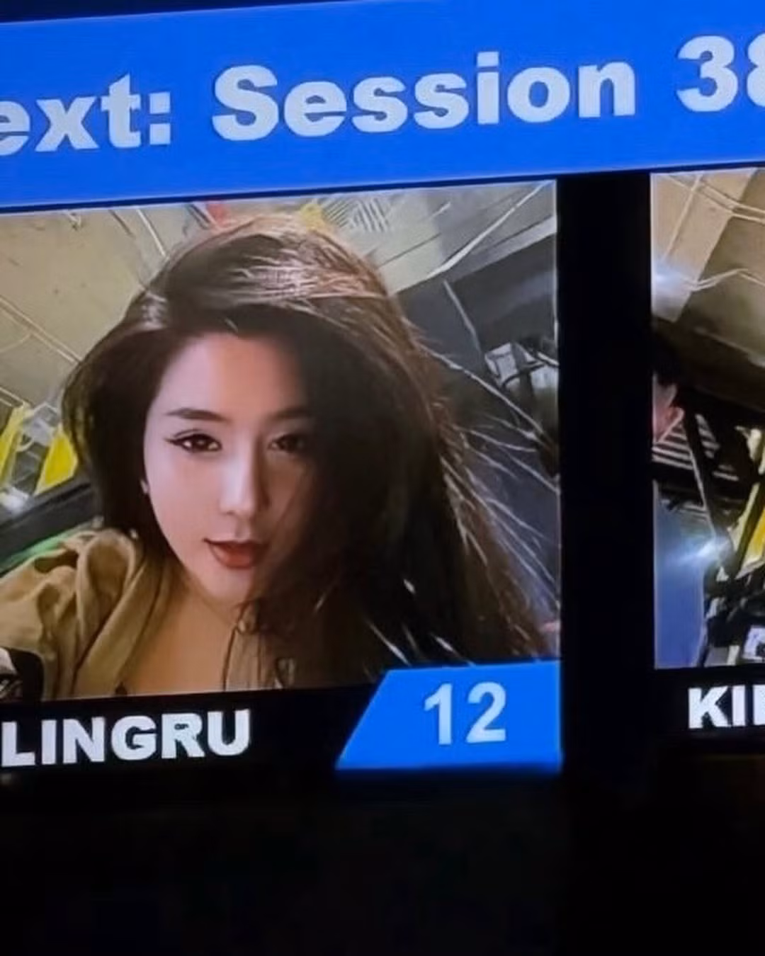 Sự xuất hiện của Võ Ngọc Trân tại sân đua go kart đã tạo nên một "cơn sốt" nhỏ, chứng minh cô vẫn là một trong những hot girl được giới trẻ quan tâm hàng đầu với khả năng biến hóa không ngừng và gu thời trang ấn tượng.